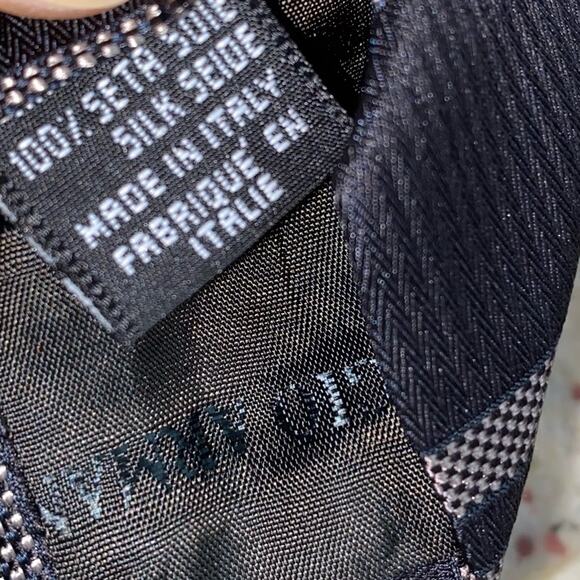 Giorgio Armani Men’s Silk Designer Tie Black Gray Tan Diagonal Stripe EUC - Picture 8 of 8